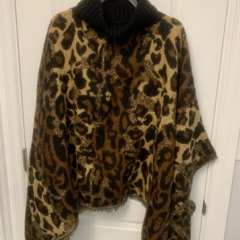 Leopard Print Poncho with Black Collar